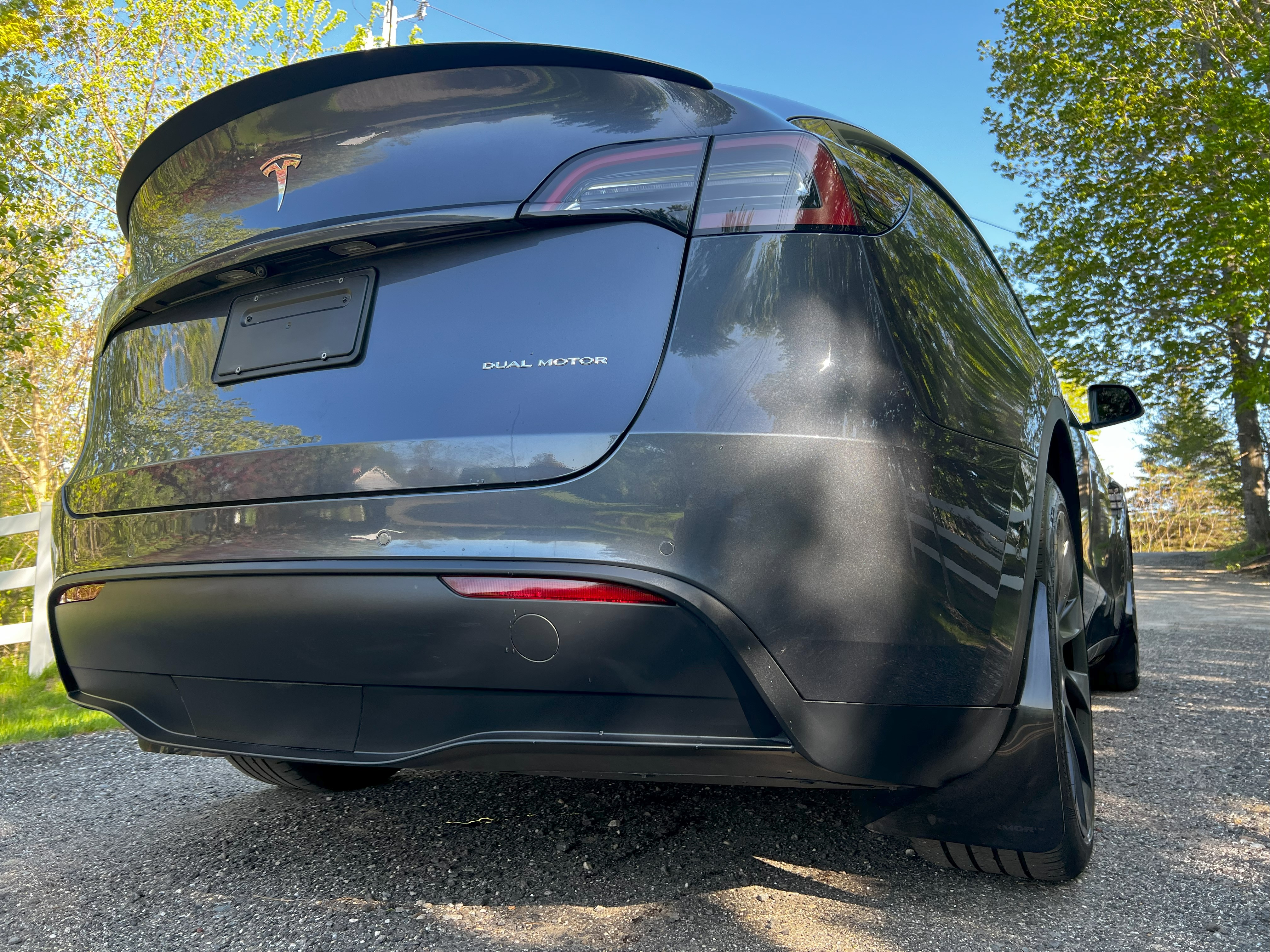 RallyArmor Black UR Mud Flap Logo Gris Foncé - Tesla Model Y 2020
